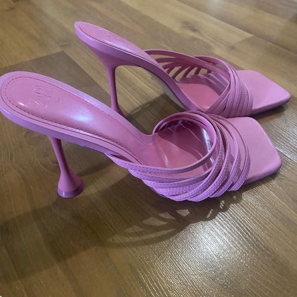 Brand new zara heels never worn - Picture 2 of 3